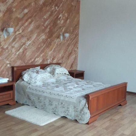 Киевская 43 Apartman Horol Kültér fotó